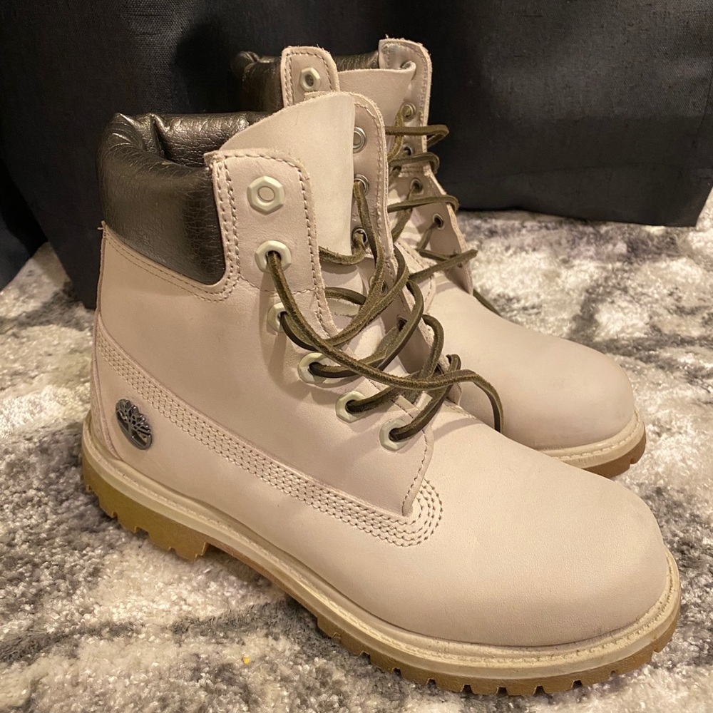 BARELY WORN TIMBERLANDS SIZE 7 WOMENS